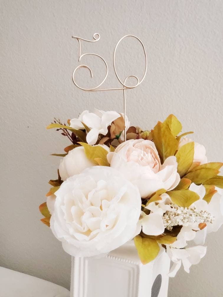 Wedding reception wire table number – WeddingHangerStudio