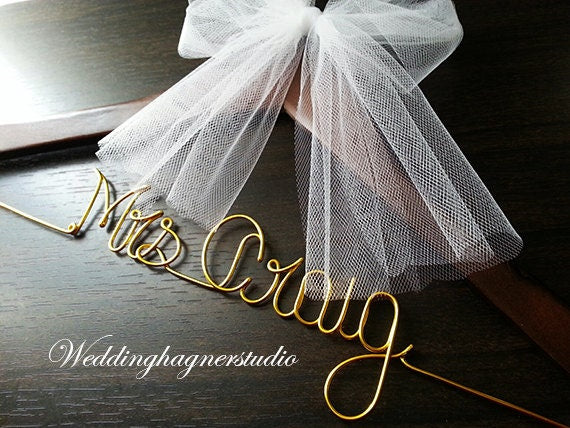 Wedding dress Hanger / Name Hanger/ Bride Hanger/Personalized Hanger/Bridal party gift/ Bride Gift