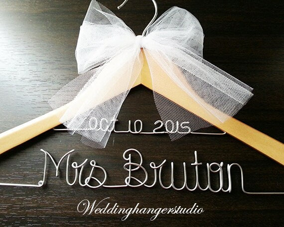 SHIP IN 1 DAY. Wedding Dress Hanger with date, Name Hanger, Bride Hanger,Personalized Hanger, Bridesmaid, Bride Gift, Bridal Party gift